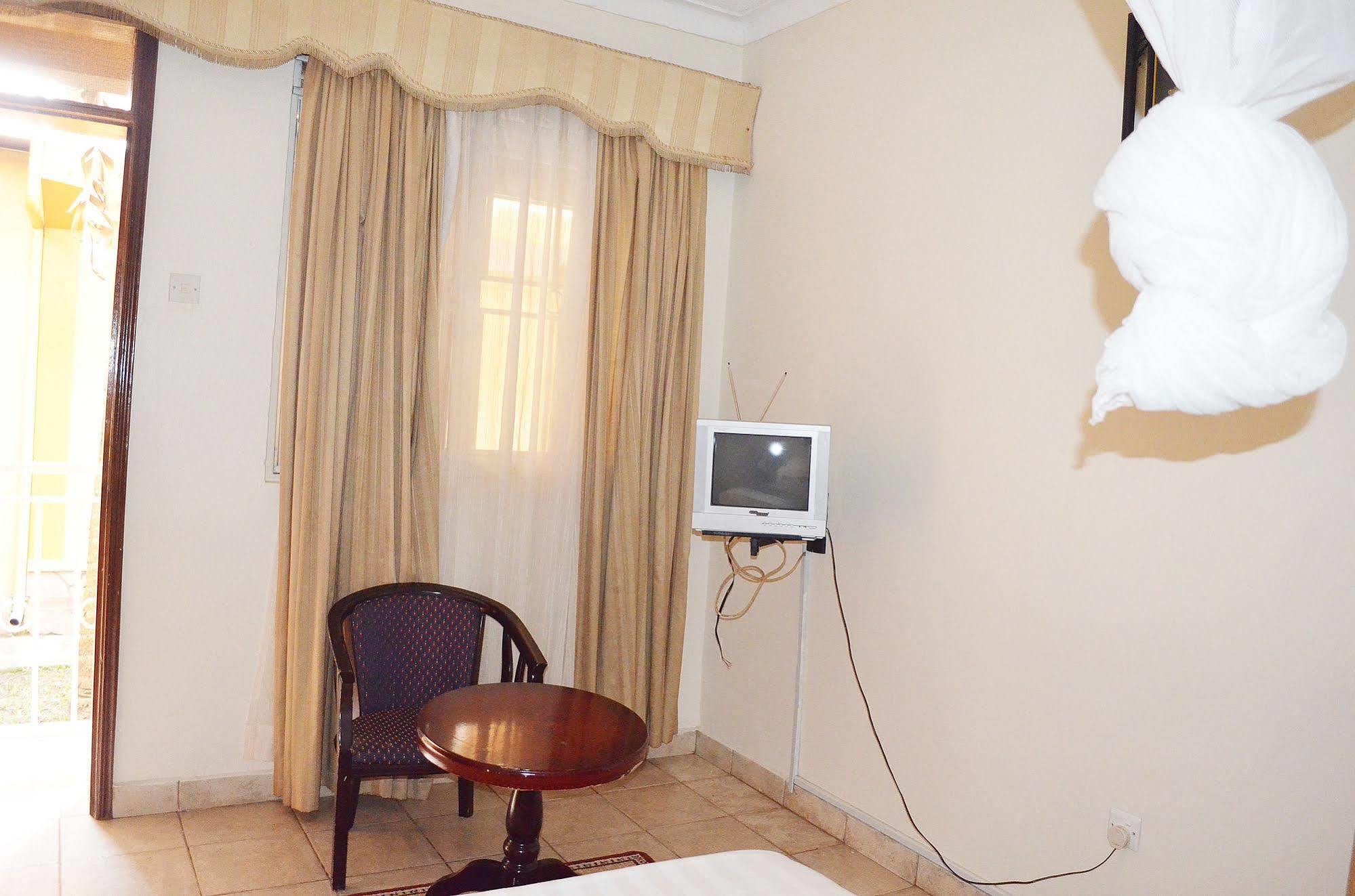 Victoria Travel Hotel Kampala Kültér fotó
