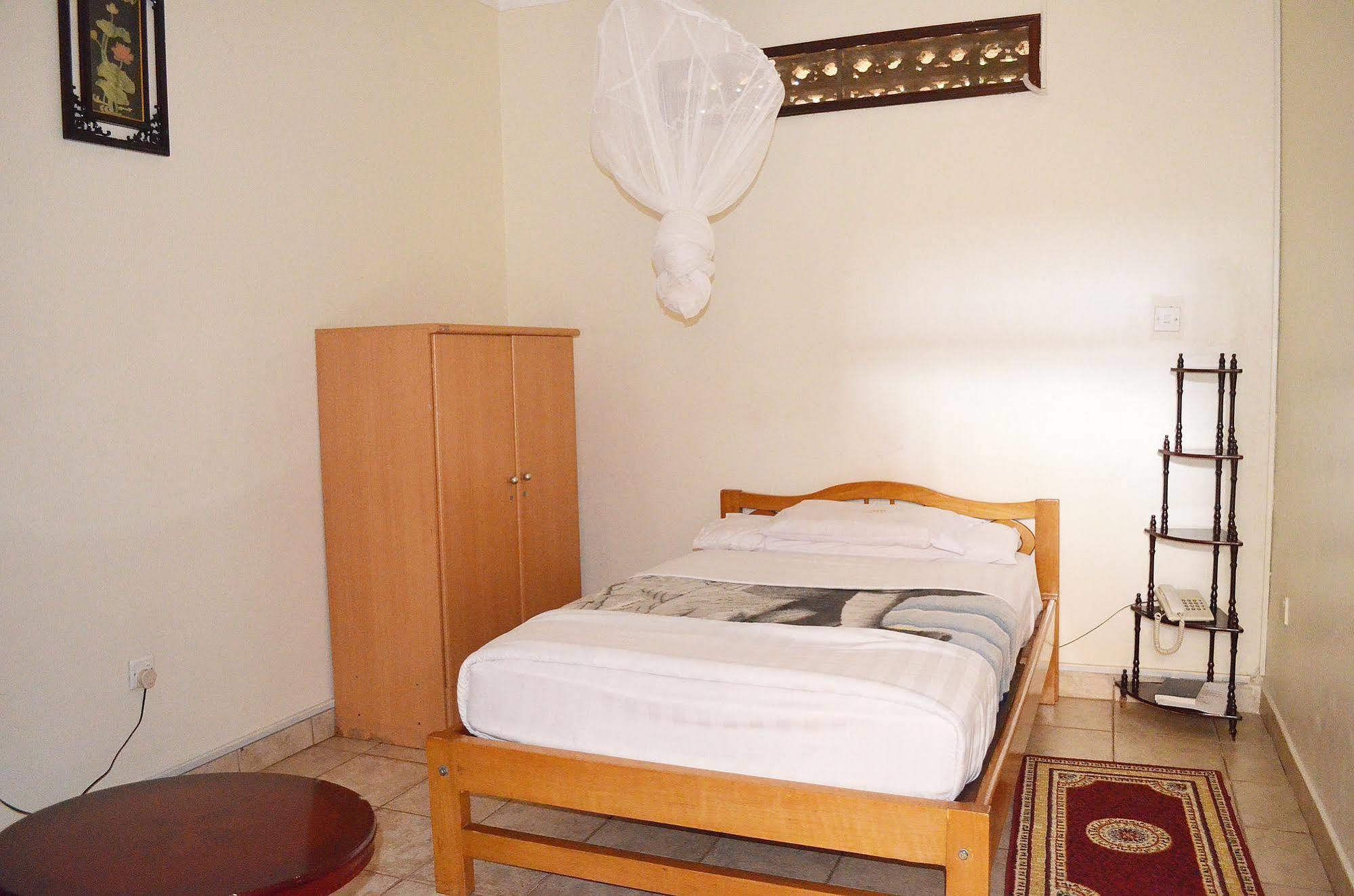 Victoria Travel Hotel Kampala Kültér fotó